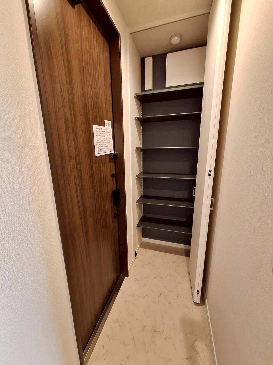 NOBEL中落合の玄関