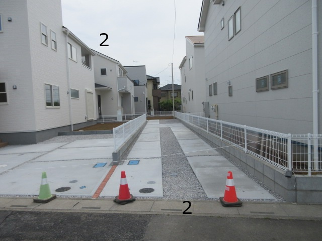 【仲介手数料無料】新築戸建　吉見町東野4-11-15（全5棟）の前面道路含む現地写真