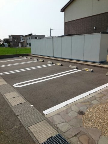 プロディジュー　ヴィラの駐車場