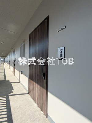 【ロビー】 | ＬＵＭＩＮＯＵＳつつじヶ丘 | 玄関扉