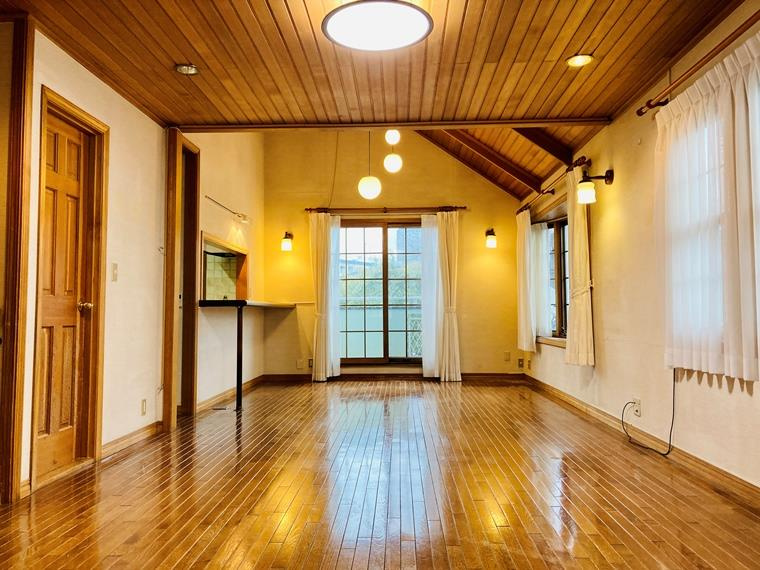 堀ノ内戸建の居間・リビング