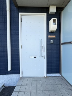 【玄関】 | フロイデ | イメージ101号室の写真（反転あり）