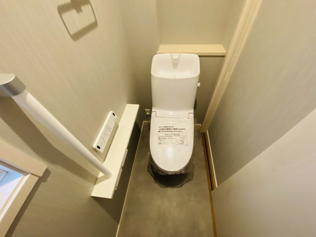 瑞穂市 別府（穂積駅） 3階建 のトイレ|1階トイレ