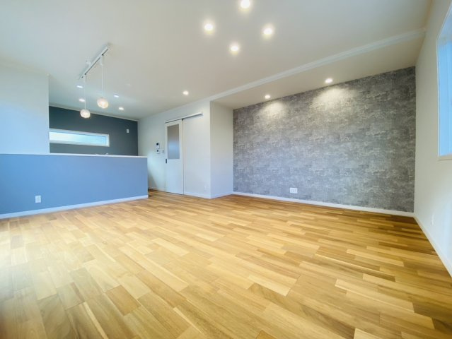 瑞穂市 別府（穂積駅） 3階建 の居間・リビング|2階リビング