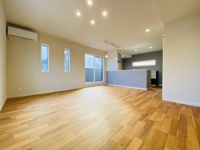 瑞穂市 別府（穂積駅） 3階建 の居間・リビング|2階リビング