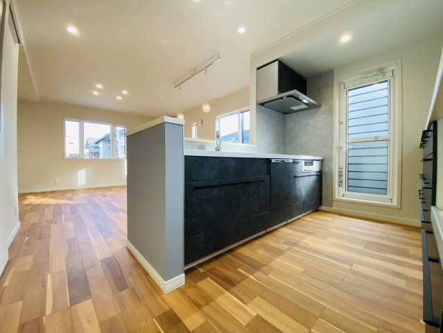 瑞穂市 別府（穂積駅） 3階建 の居間・リビング|2階リビング