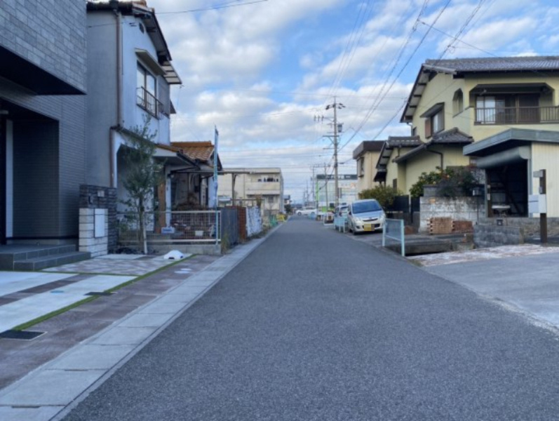 瑞穂市 別府（穂積駅） 3階建 の周辺|前面道路