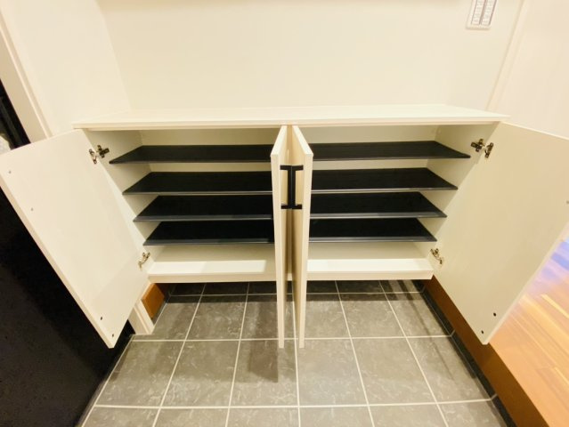 瑞穂市 別府（穂積駅） 3階建 の収納|玄関収納