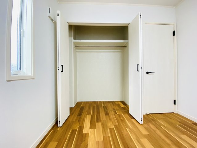瑞穂市 別府（穂積駅） 3階建 の収納|1階洋室収納