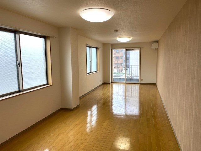 新潟市中央区本町通6番町【サンジェーヌ本町】の居間・リビング