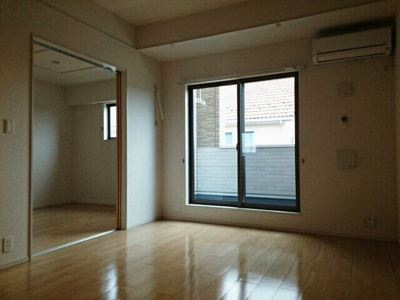 【居間・リビング】 | ｓｕｎｎｙ．ｒｅｓｉｄｅｎｃｅ | こちらのリビングで趣味の時間をお楽しみください