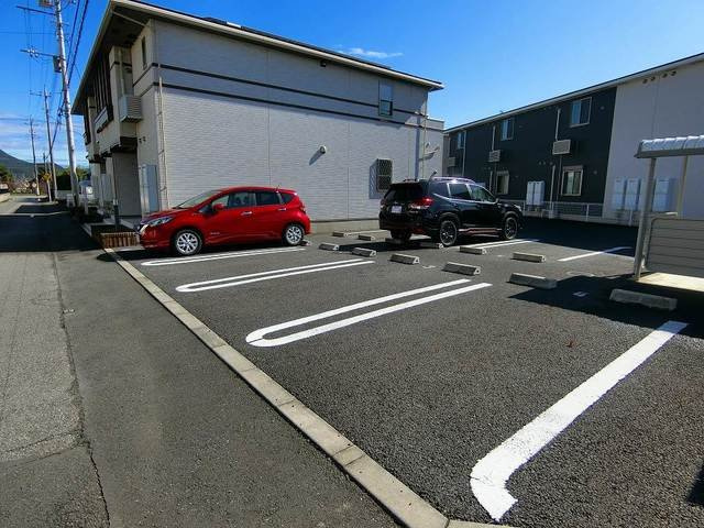 フルール　ベルジェＡの駐車場