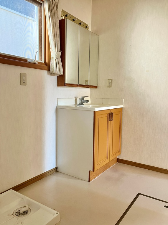 大間戸建の洗面所