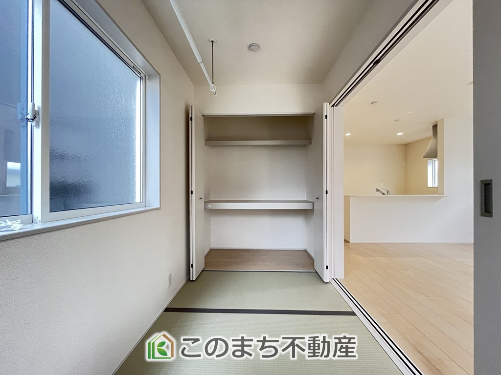 LiveleGarden.S第6下野小金井の和室|お子様のお昼寝にも便利な畳コーナーです。大きな窓から暖かな日差しが差し込みます♪