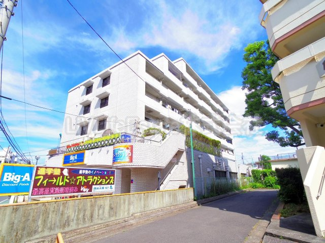 グランドール久米川の外観