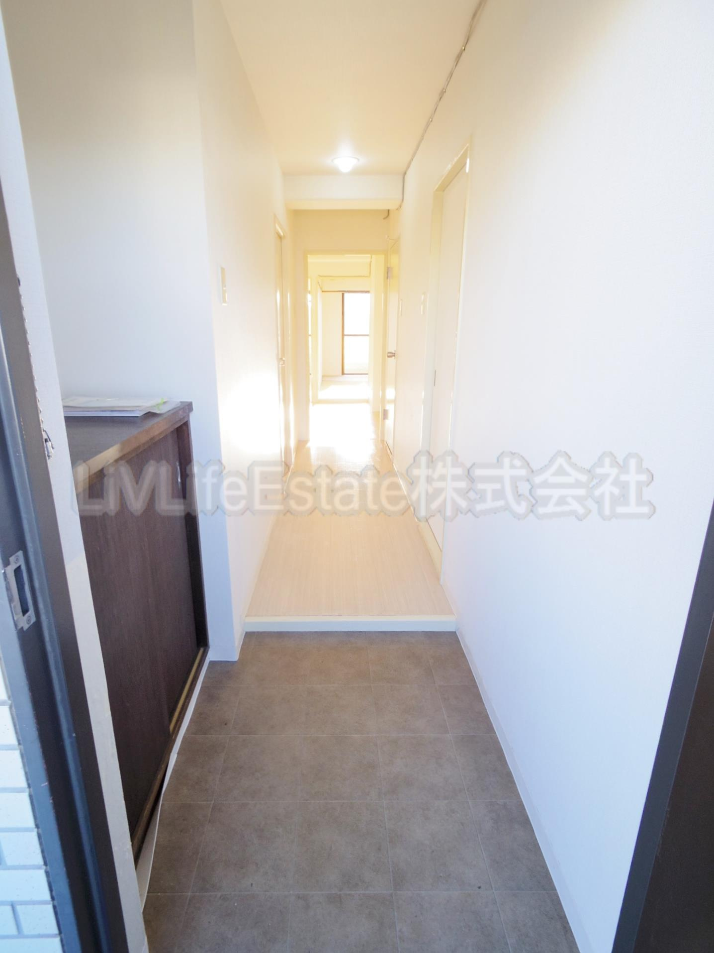 グランドール久米川の玄関