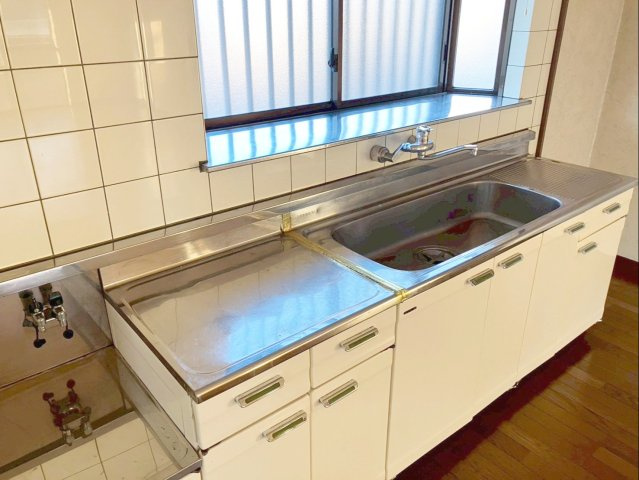 北九州市八幡西区大畑町　中古戸建の収納|物が増えがちなリビングをスッキリ整理！リビング収納付きです！