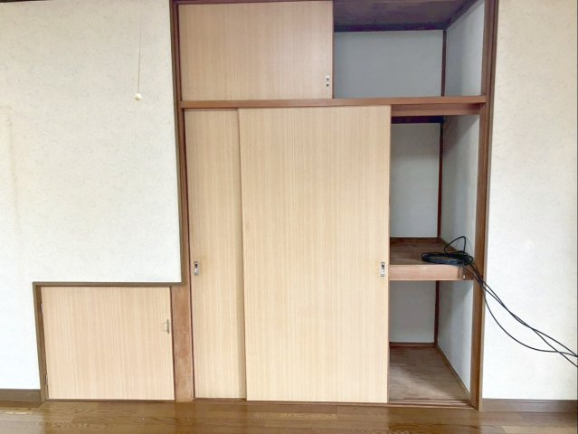 北九州市八幡西区大畑町　中古戸建の内装|階段にも手すりが付いています！