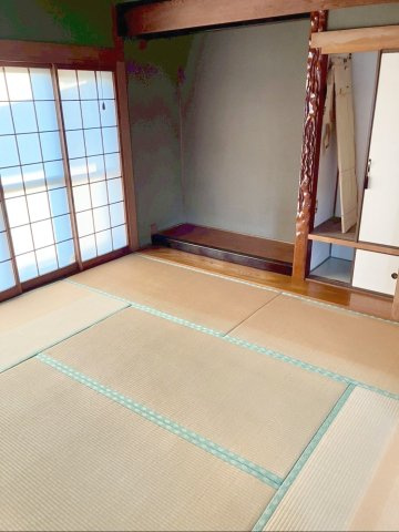 北九州市八幡西区大畑町　中古戸建の和室|玄関から入ってすぐの和室は、客間として利用するのもオススメです！