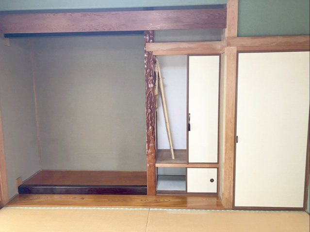 北九州市八幡西区大畑町　中古戸建の和室|床の間や収納スペースがあります！