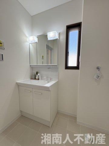 小田原市蓮正寺　中古一戸建ての独立洗面台|使いやすい独立洗面台です