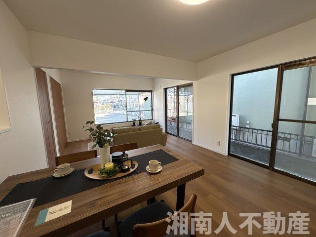 小田原市蓮正寺　中古一戸建ての居間・リビング|ゆったりとしたリビングです