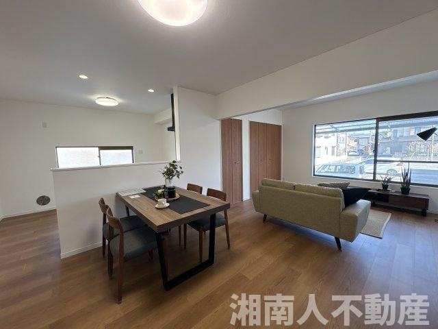 小田原市蓮正寺　中古一戸建ての居間・リビング|ゆったりとしたリビングです