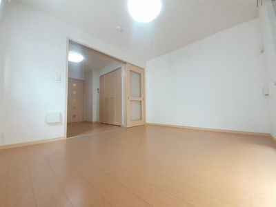 【居間・リビング】 | カルマーレＡ | こちらのリビングで趣味の時間をお楽しみください