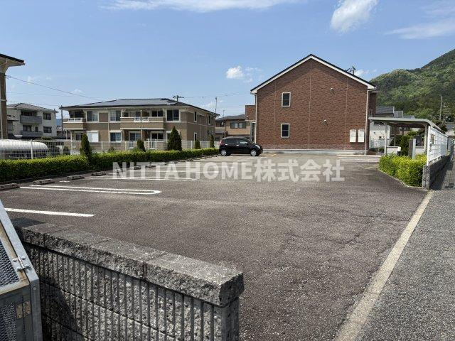 ハイファイン藤の駐車場|敷地内に２台分の駐車スペースがあります☆