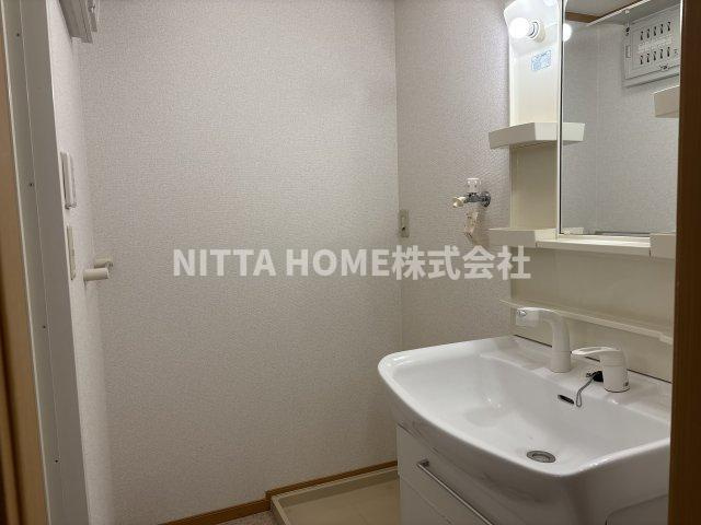ハイファイン藤の独立洗面台|シャワー付き洗面台に室内洗濯機置場も完備◎