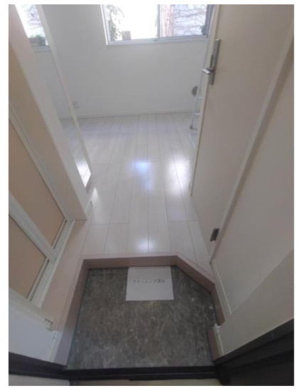 リヴィエール明大前の玄関