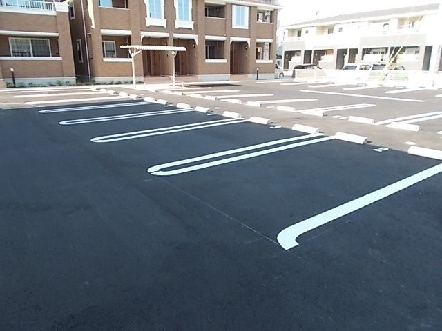 スプレンド－レ東鳥生　Ａの駐車場