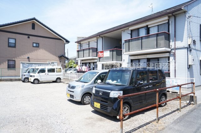 ドルチェ壱番館の駐車場