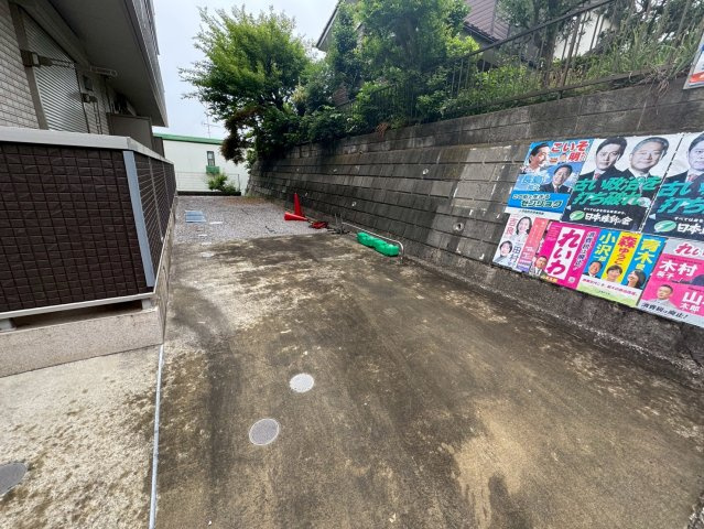 多摩市永山１丁目のアパートの駐車場