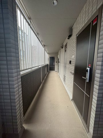 多摩市永山１丁目のアパートのロビー