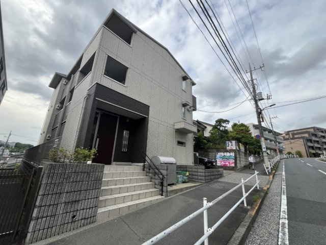 多摩市永山１丁目のアパート