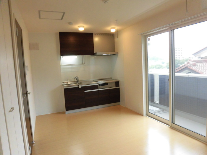 多摩市永山１丁目のアパートの居間・リビング