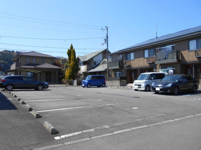 カンファート　B棟の駐車場