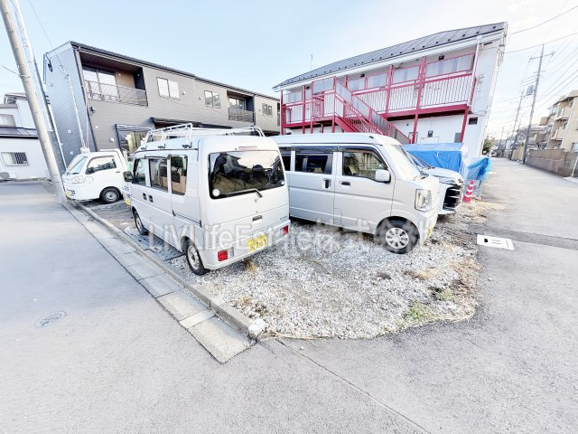 リーブルファイン小平仲町の駐車場