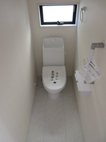 【仲介手数料無料】新築戸建　吉見町東野4-11-15（全5棟）のトイレ