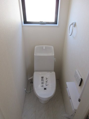 【仲介手数料無料】新築戸建　吉見町東野4-11-15（全5棟）のトイレ