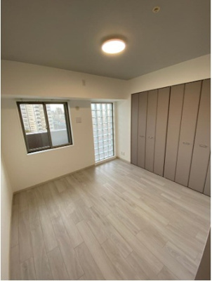 【洋室】 | プライムスクエア住吉公園 | 約6帖の洋室！全ての居室に窓が配されており、採光性・通風性に優れた心地よい住空間も魅力。