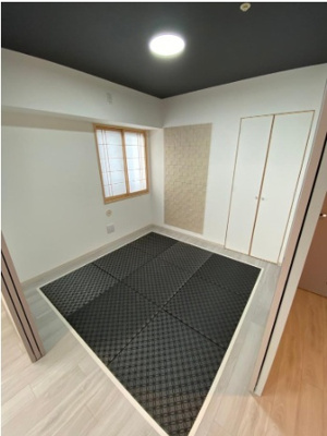 【和室】 | プライムスクエア住吉公園 | 黒基調のモダン和室は約4.5帖！客間としても寛ぎの空間としてもお使いいただけます。