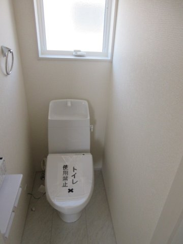 【仲介手数料無料】新築戸建　吉見町東野4-11-15（全5棟）のトイレ