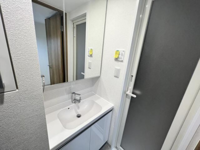 【洗面所】 | ガリシア東十条South | スペースが確保できる洗面所です