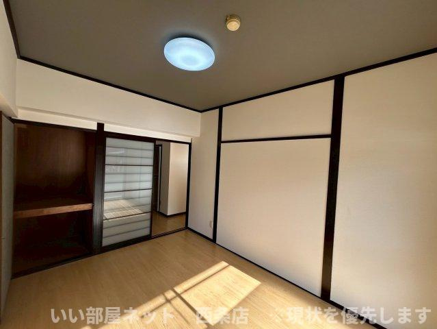 アーバンコート泉宮の居間・リビング