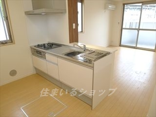 広島市安佐北区可部１丁目のアパートの居間・リビング|人気の対面キッチン