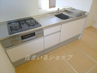 広島市安佐北区可部１丁目のアパートのキッチン|３口ガスコンロ付きシステムキッチン