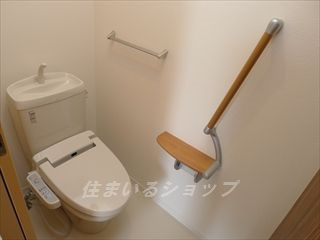 広島市安佐北区可部１丁目のアパートのトイレ|シャワートイレ・手すりあり