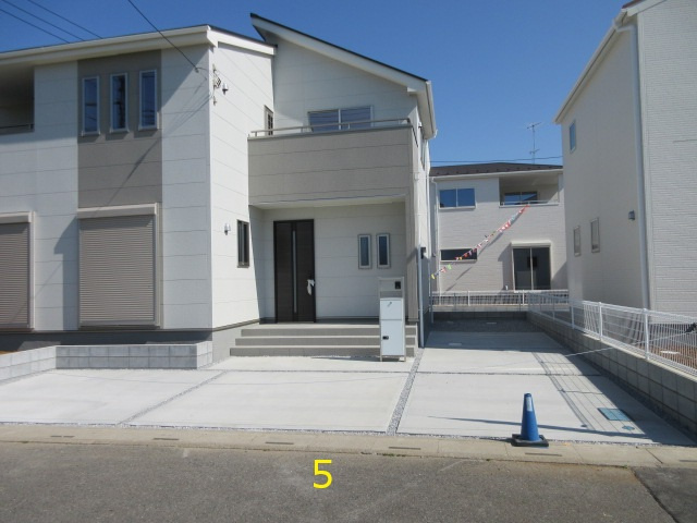 【仲介手数料無料】新築戸建　吉見町東野4-11-15（全5棟）の駐車場